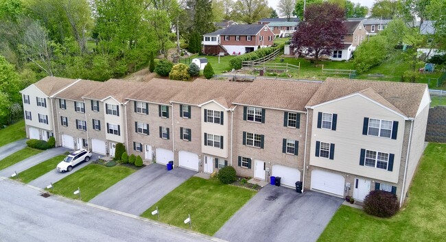 Front of the Home - 206 Lester Ct Townhome