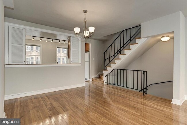 Photo - 2531 Queen Annes Ln NW