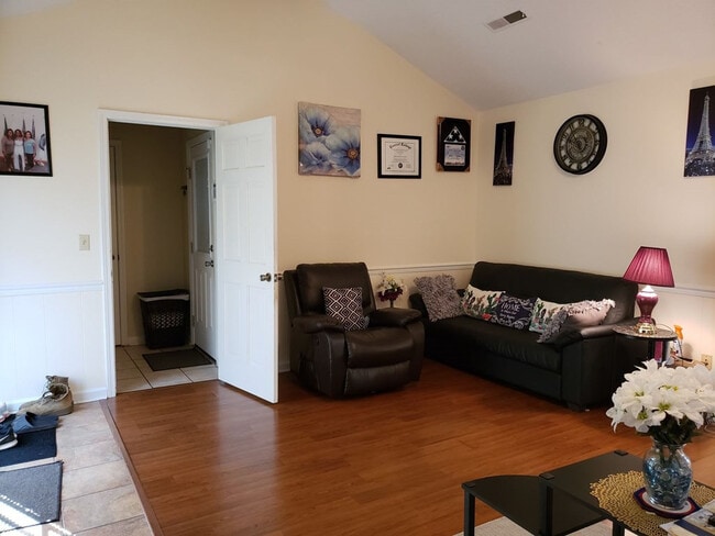 Photo - 2372 Orvis St