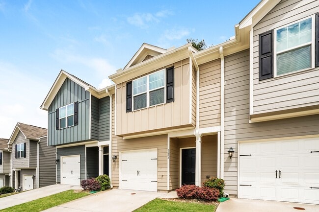 Photo - 1010 Highwood Ln