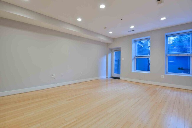 Photo - 3546 13th St NW Unidad #1