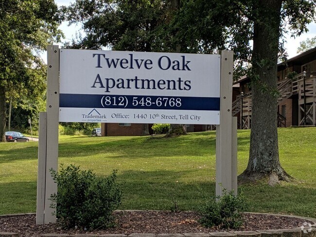 Building Photo - Twelve Oak Apartments Unit 206