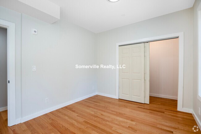 Building Photo - 27 Linden St Unit 3 Rental