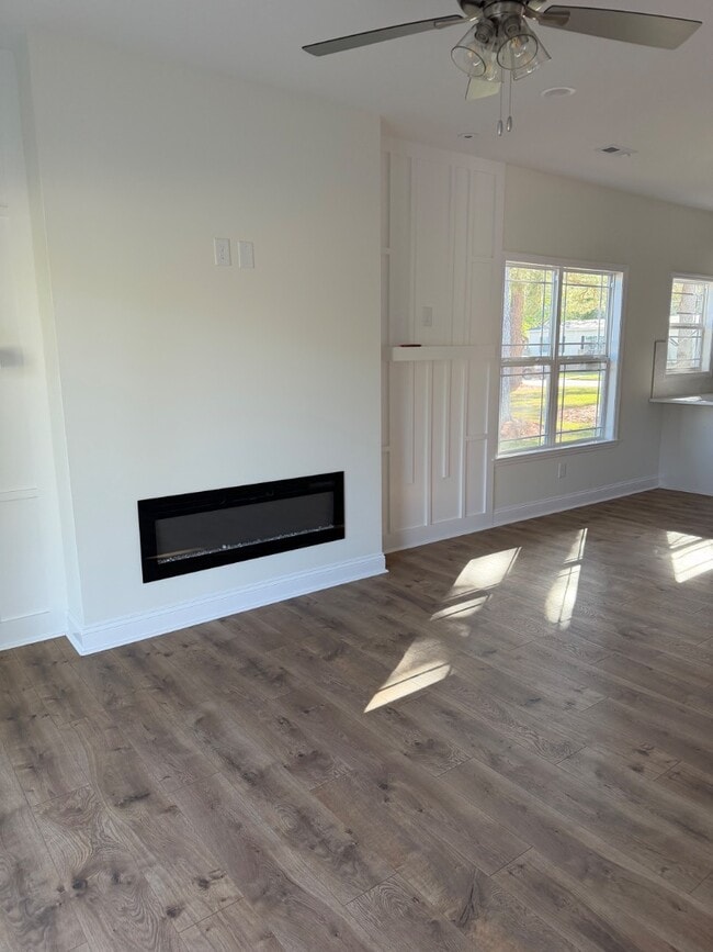 Photo - 2537 Jones St