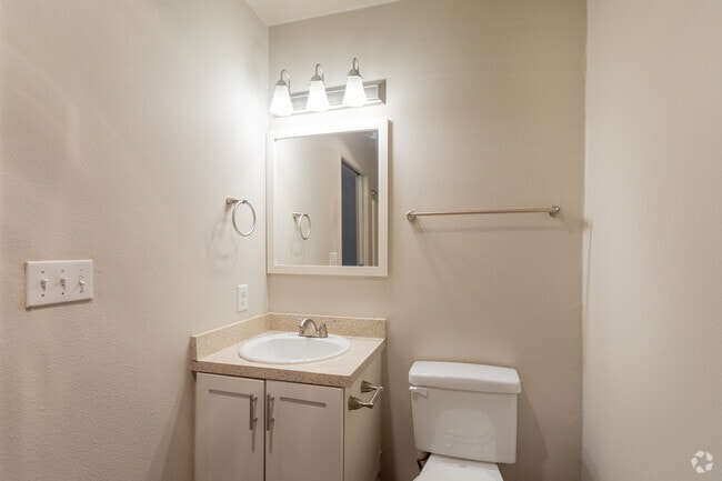 2BR,2BA-870SF