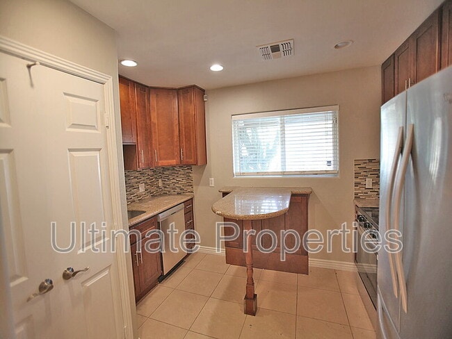 Photo - 1003 W Howe St