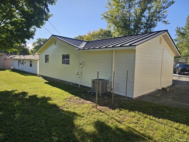 Photo - 309 E Mayfair Ln