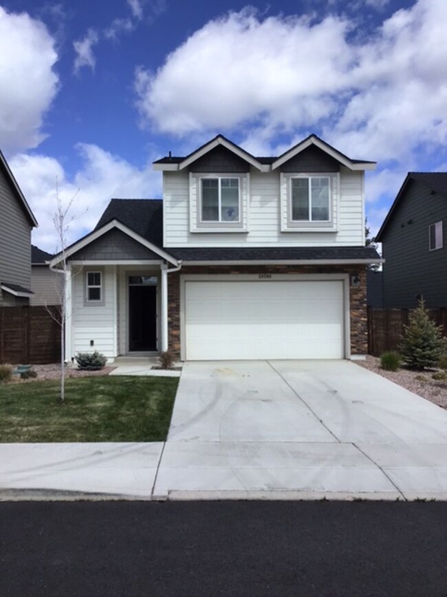 4 Bedroom Home in SE Bend with Community Pool - 4 Bedroom Home in SE Bend with Community Pool