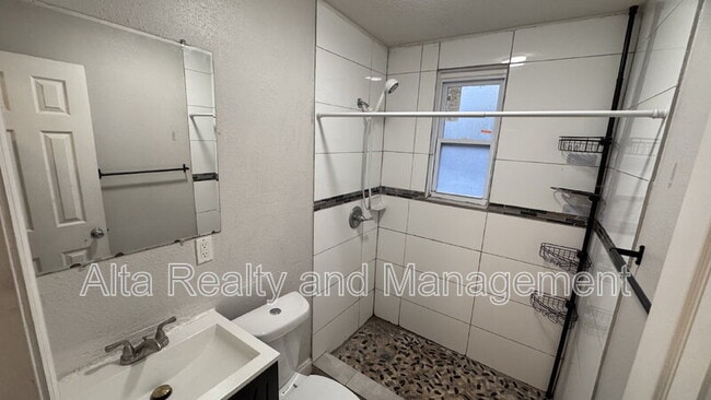 Photo - 1245 W 30th St Unit 4