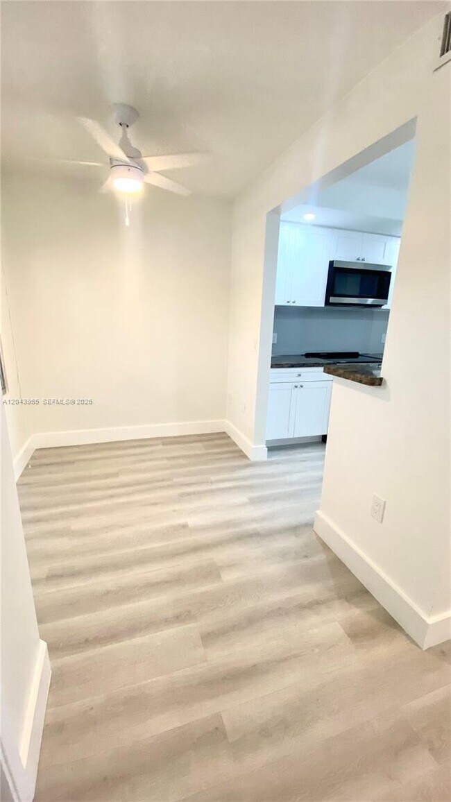 Photo - 13800 SW 5th Ct Unidad 209M