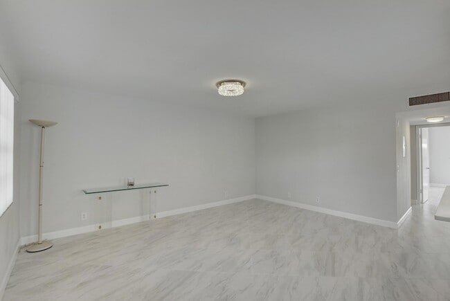 Photo - 988 Normandy Trail Unit 988