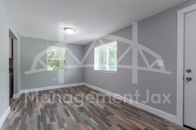 Photo - 214 E 2nd St