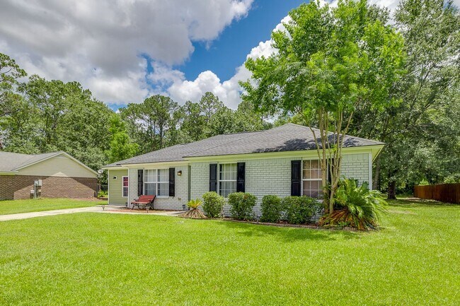 Photo - Freshly Painted 4 Bed Home on Huge Lot wit...