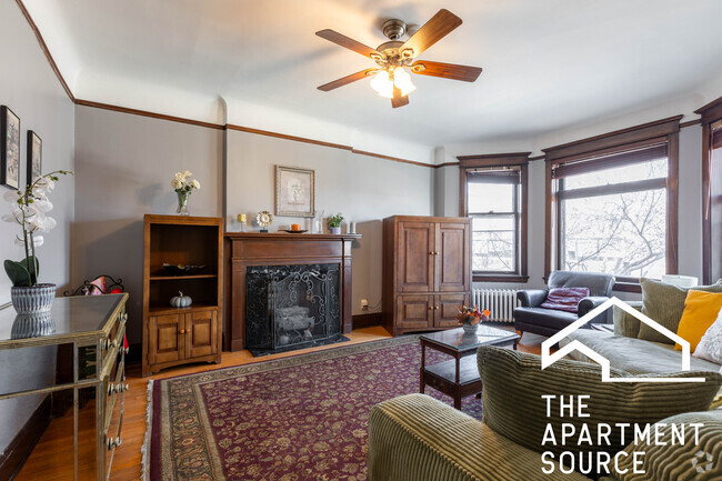 Building Photo - 825 W Diversey Pky Unit 3 Rental