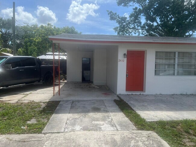 Photo - 2410 SW 44th Ave
