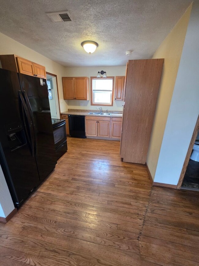 Photo - 3 Bed | 2 Bath | 2 Car Garage | Fully Fenced Yard