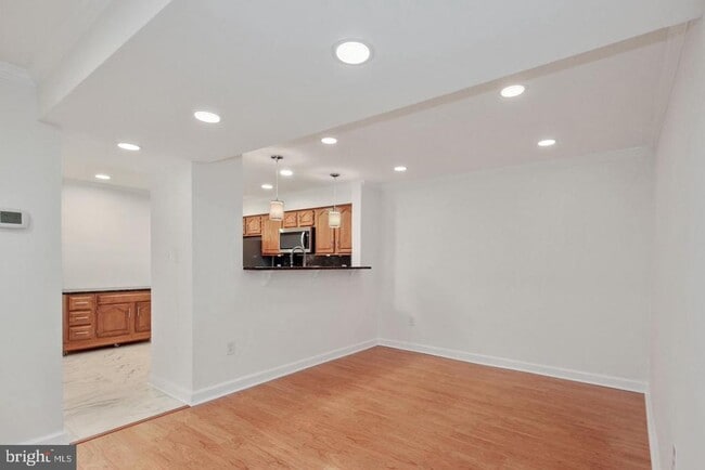 5801 Linden Square Ct