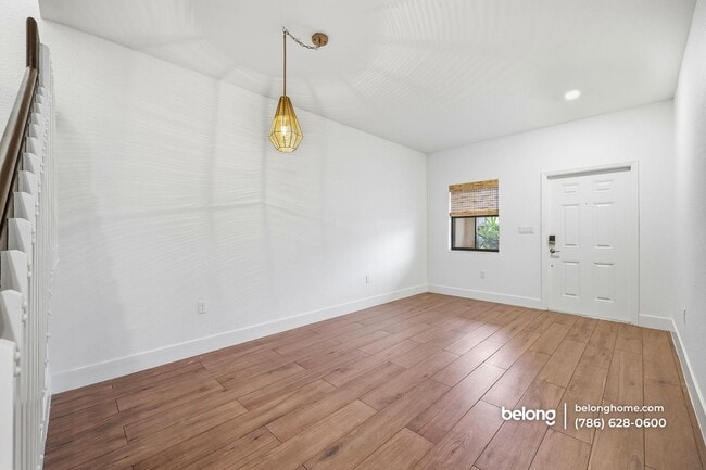 Photo - 4676 Caspian Way