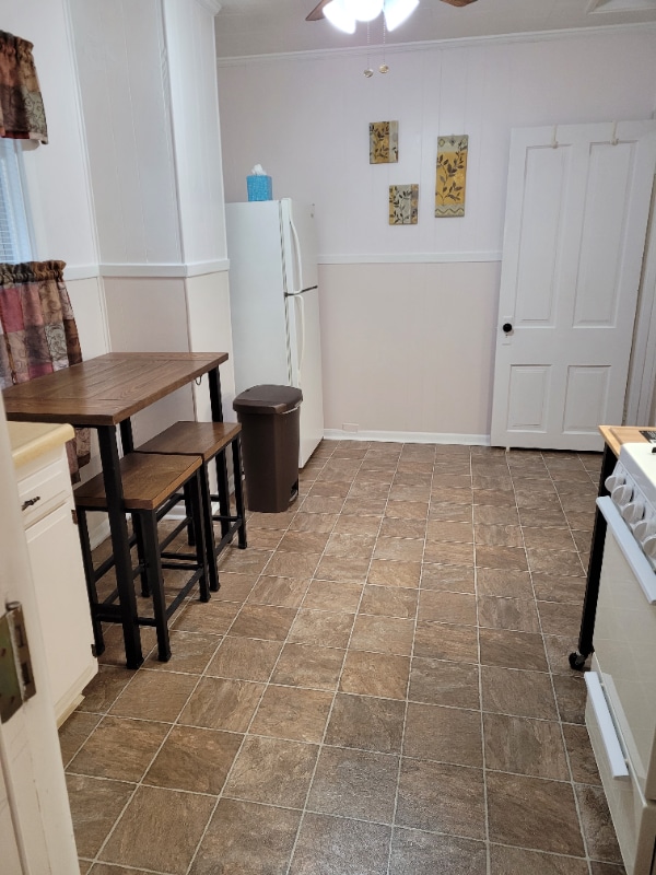 Photo - 841 Parkview St NE