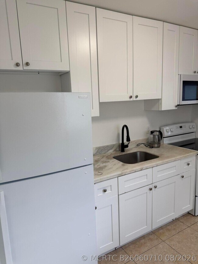 760 NW 4th St