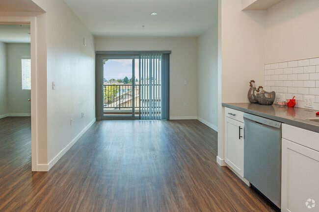1BR, 1BA - 662SF - Living Room