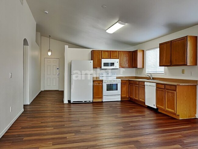 Photo - 8208 W Apache St
