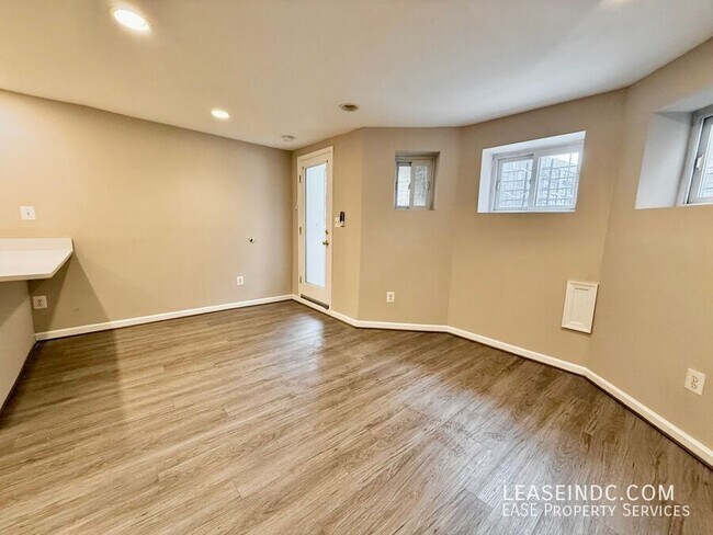 Photo - 152 R St NE Unit #B