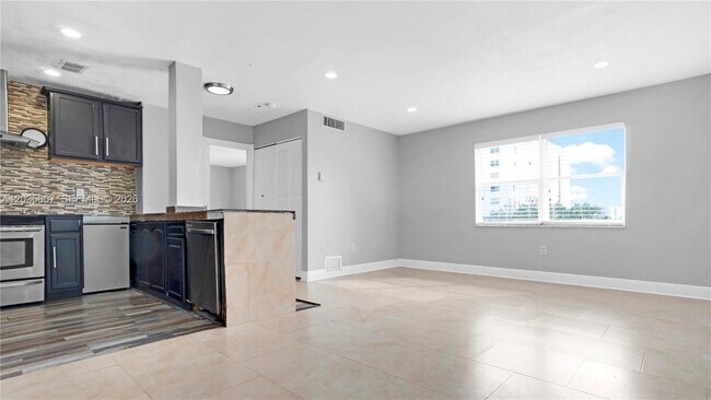 7925 Carlyle Ave Unit 403