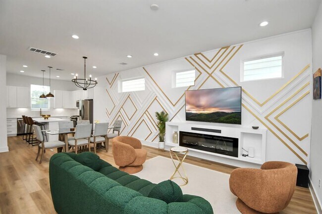 Photo - 2015 Cochran St Condo
