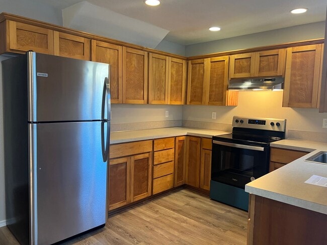 Building Photo - BIGGER and BETTER ONE BEDROOM in Hazelwood - Available June 1st - REMAINDER of JUNE RENT FREE - C... Unit 11873