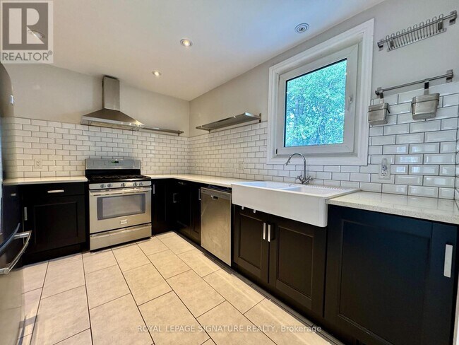 Photo - 282 E 18th St