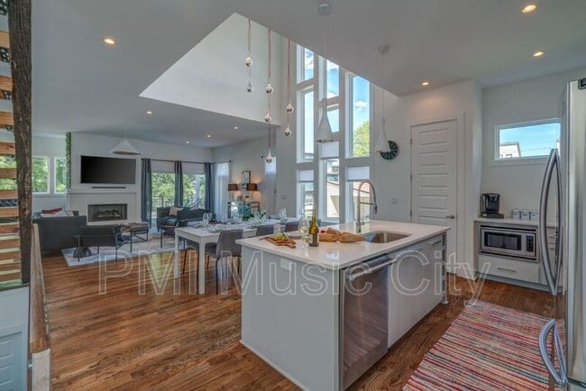 Photo - 938 Southside Pl