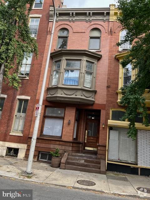 Building Photo - 423 S 15th St Unit 3 FRONT Rental