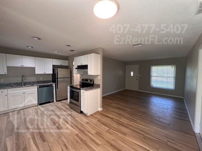 Photo - 2155 Aaron Ave