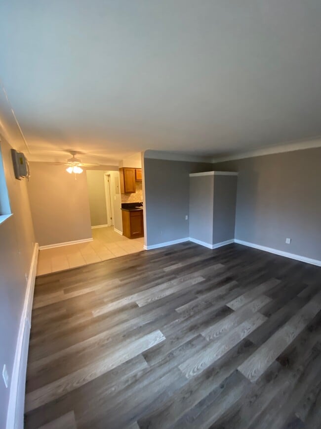 Building Photo - 320 Hanna Ave Unit C12