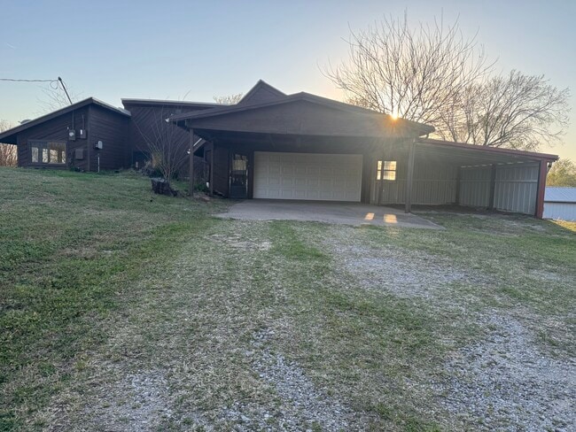 Building Photo - 3421 W 41st St N