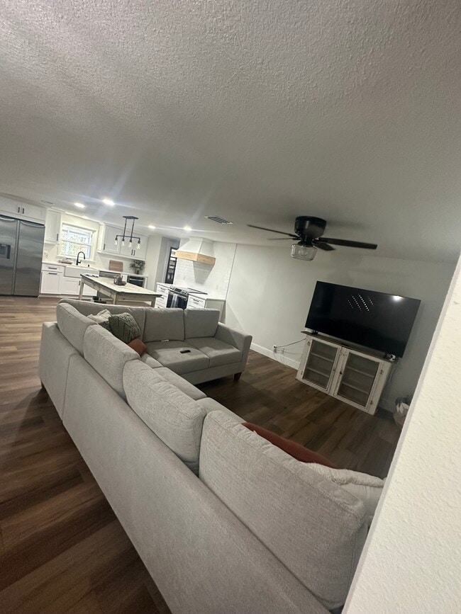 Photo - 508 Hillpine Way