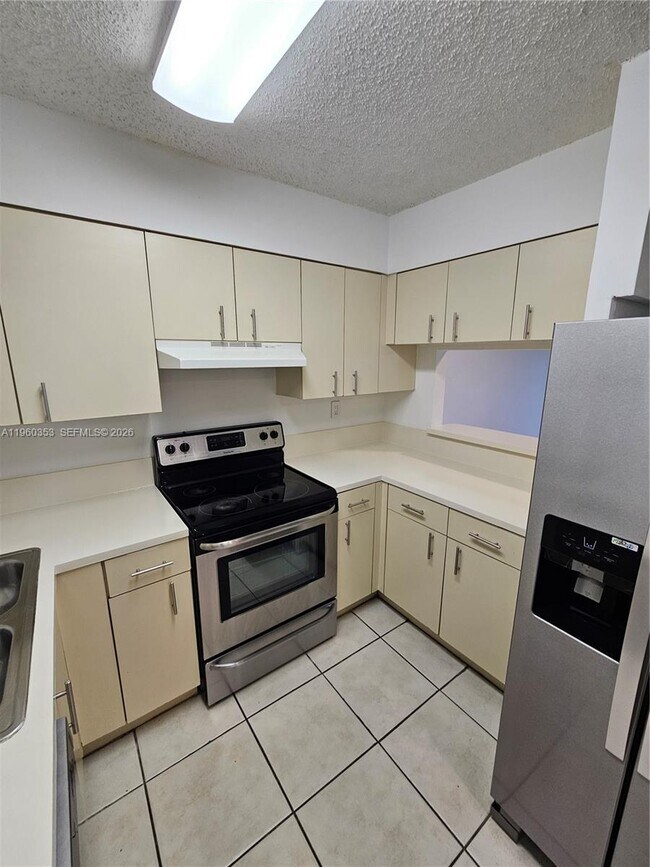 Photo - 14951 SW 82nd Ln Unidad 17-504