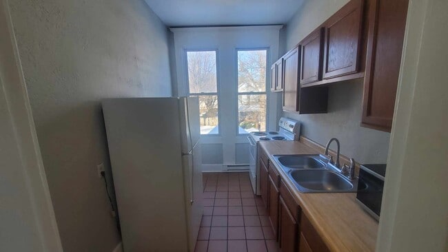 Photo - 489 E Harrison St