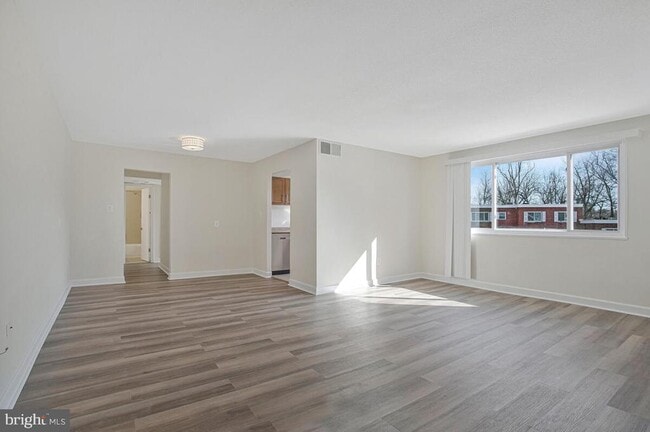 3823 Hamilton St Unidad B-204