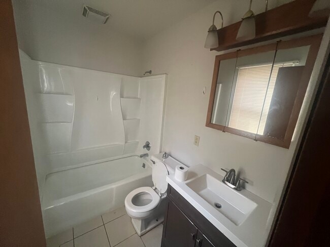 Photo - 119 Maholm St Unit B