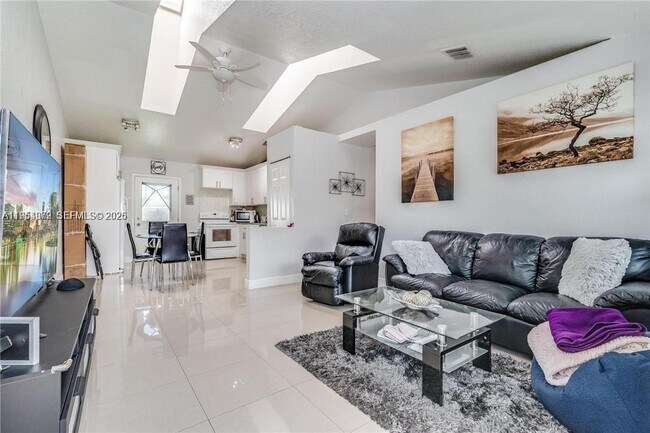 Photo - 4542 SW 25th Ave