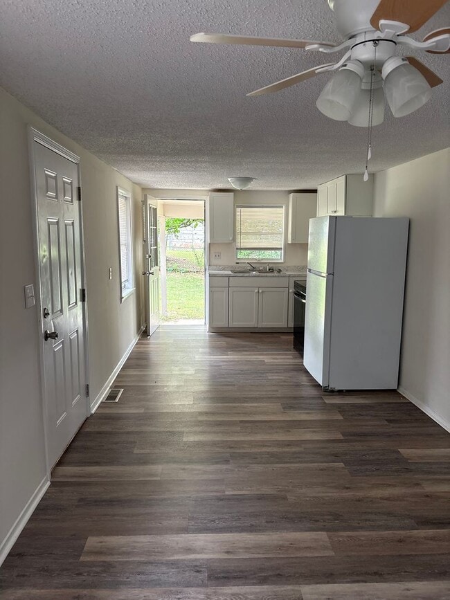 Photo - 110 A St