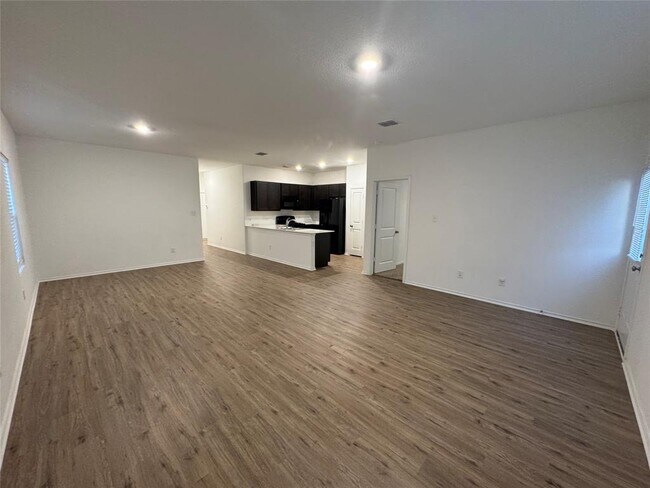 Photo - 502 Thunderstorm Ave