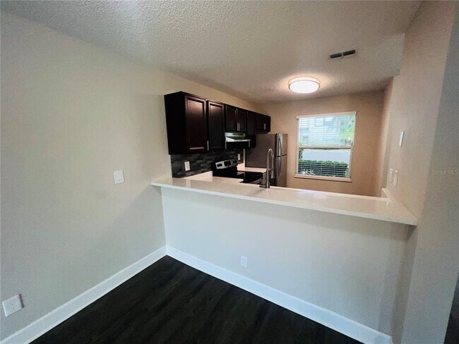 2556 Woodgate Blvd Unidad 103