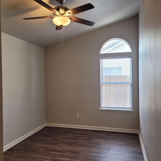 Photo - 2266 Pinto Way