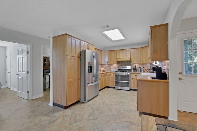 140 Elm Dr