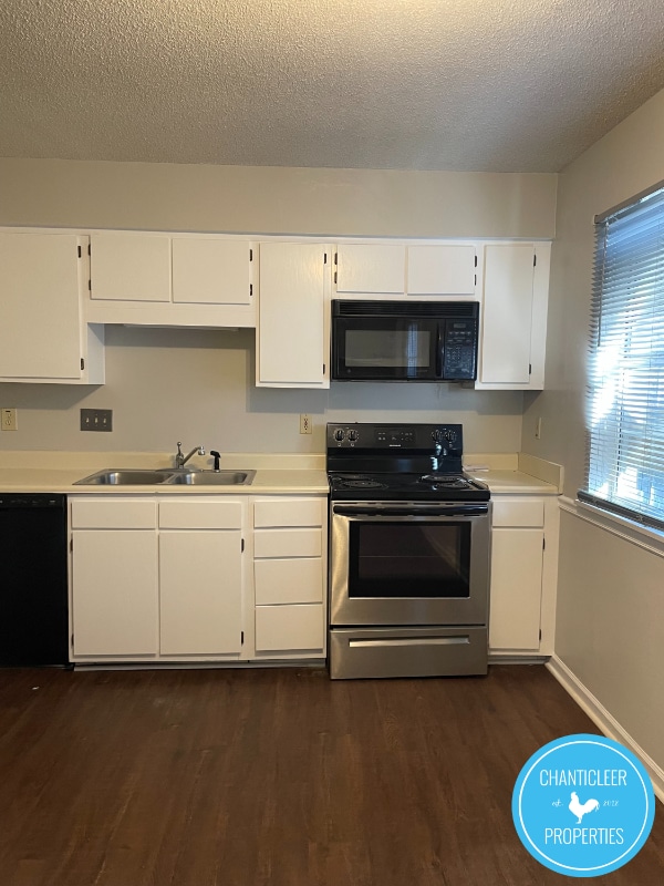 Photo - 2146 Charles St