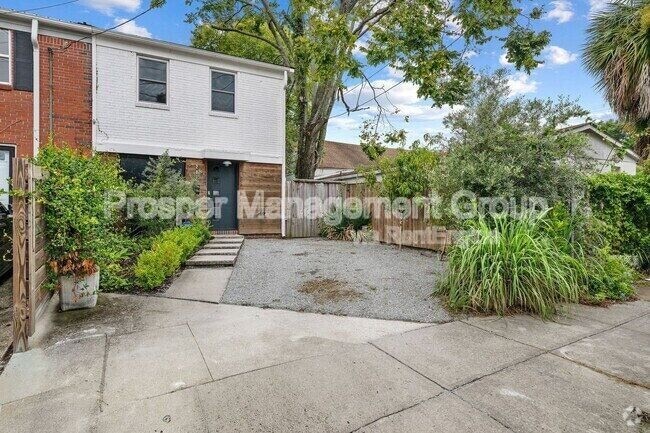 Building Photo - 201 Nassau St Rental