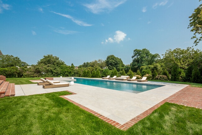 Building Photo - 126 Somerset Ave